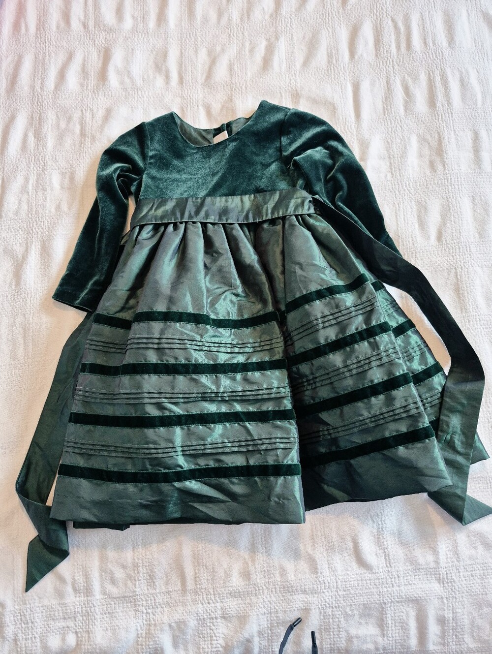 Talbots girls size 3 green party dress, velvety top shimmery bottom EUC